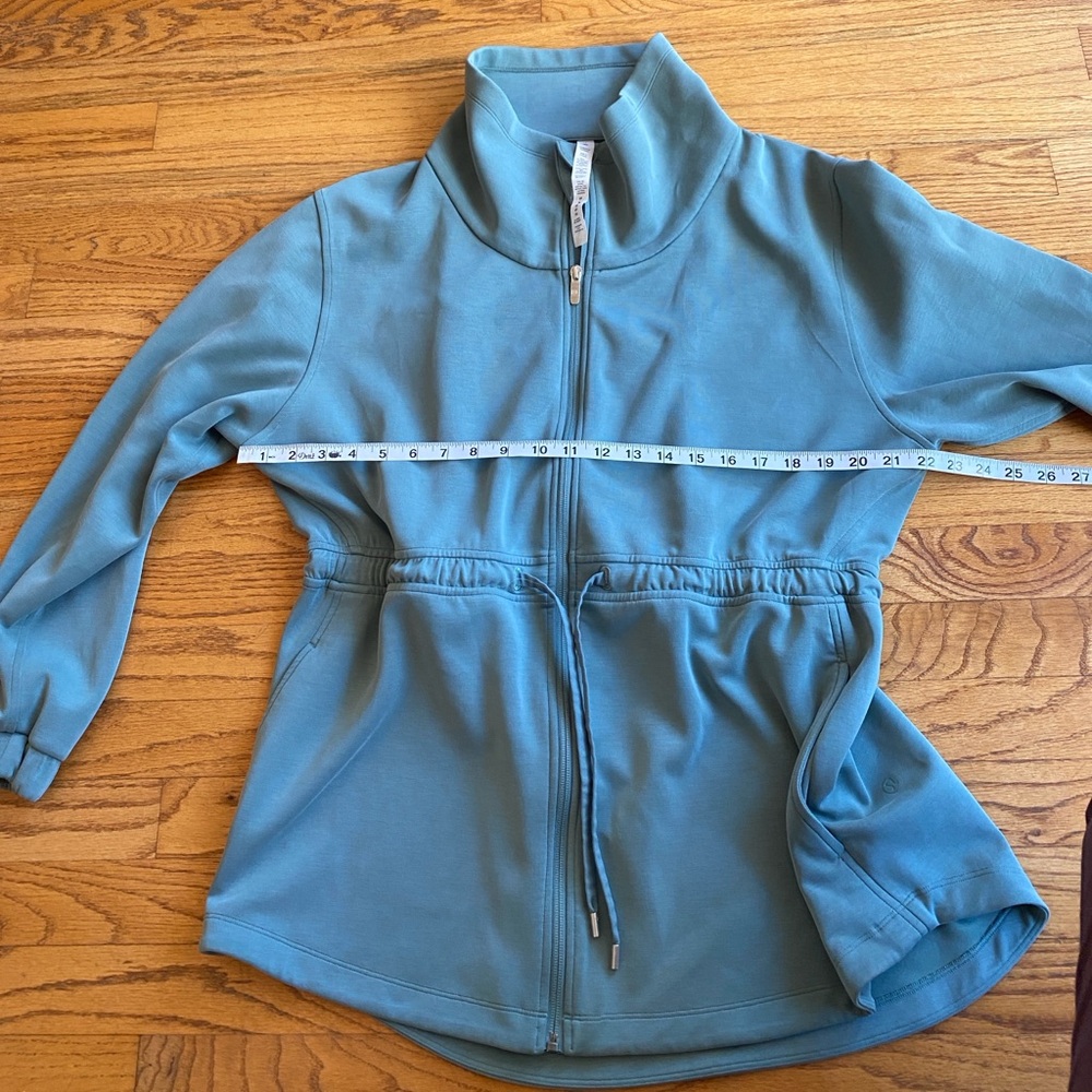 Lululemon Softstreme Cinch-Waist Jacket Size 12 - Picture 6 of 9